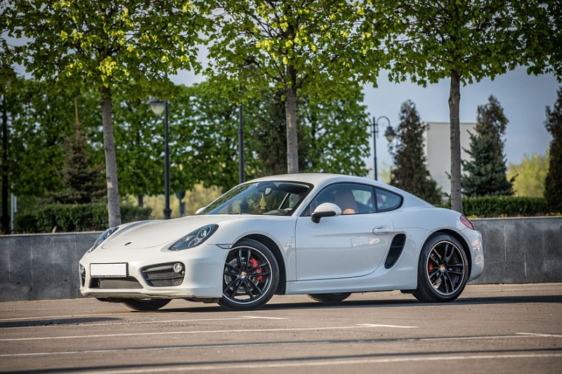 Две двери, два места и строгие правила клуба: опыт владения Porsche Cayman S (981)