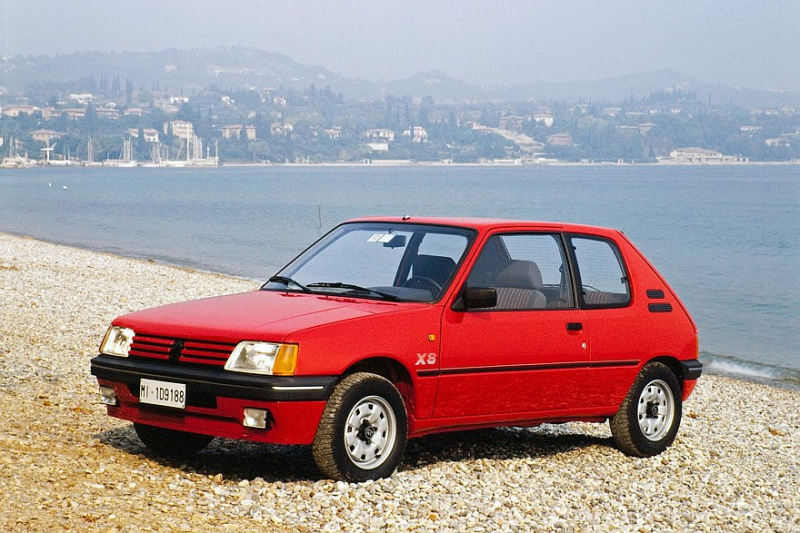 Львёнок-рекордсмен: почему Peugeot 205 был одним из лучших в своём классе