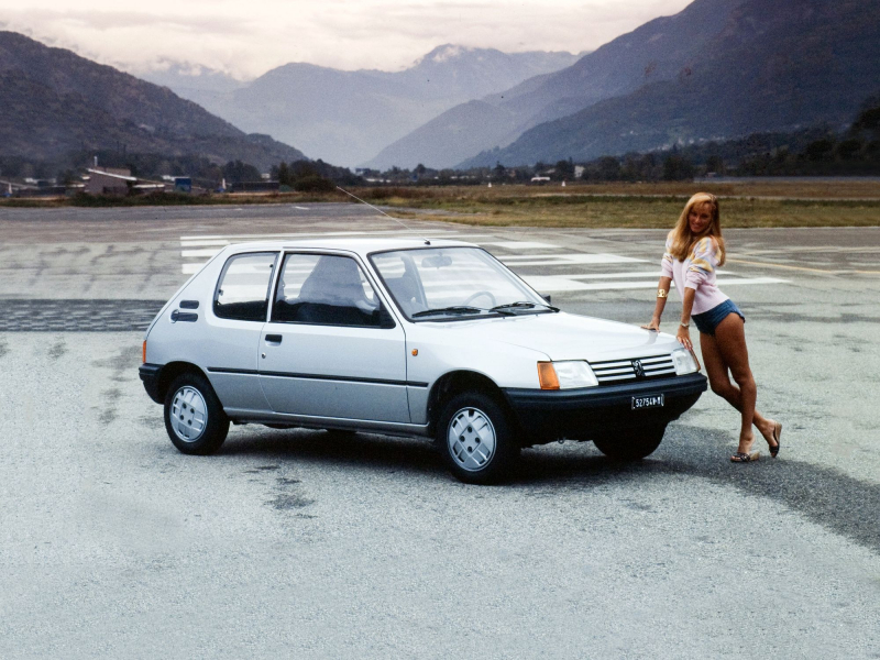 Львёнок-рекордсмен: почему Peugeot 205 был одним из лучших в своём классе