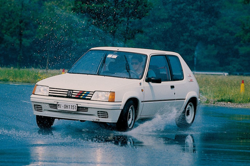 Львёнок-рекордсмен: почему Peugeot 205 был одним из лучших в своём классе