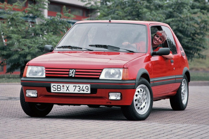 Львёнок-рекордсмен: почему Peugeot 205 был одним из лучших в своём классе